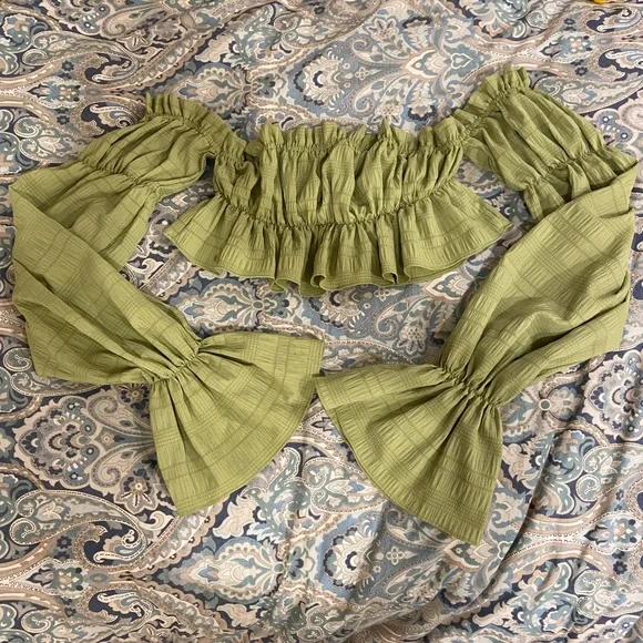 Green Off-Shoulder Ruffle Vacation Top - Picture 2 of 3